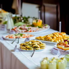 Probieren Sie auch für Hochzeitsfeiern unsere kalten und warmen Platten